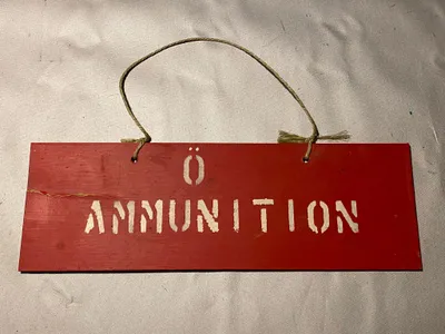 Originalt ammunitions skilt fra 1950’erne