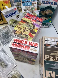 Samling tanks og figurer