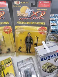 Samling tanks og figurer
