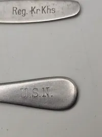 Stemplede skeer, 1 tysk Krigsmarine - 1 ske fra US. Navy - Tysk krigsmarine ske fundet på Flådestationen Holmen