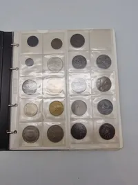 Møntalbum/Bylin - bla 2x1,5 kroner, 5 sølv-jubilæumsmønter, sølv 1 kr 1915, 5 kr seddel