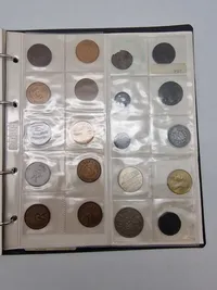 Møntalbum/Bylin - bla 2x1,5 kroner, 5 sølv-jubilæumsmønter, sølv 1 kr 1915, 5 kr seddel