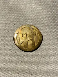 Sjældent originalt dansk SA kasket mærke med indtakte splitter