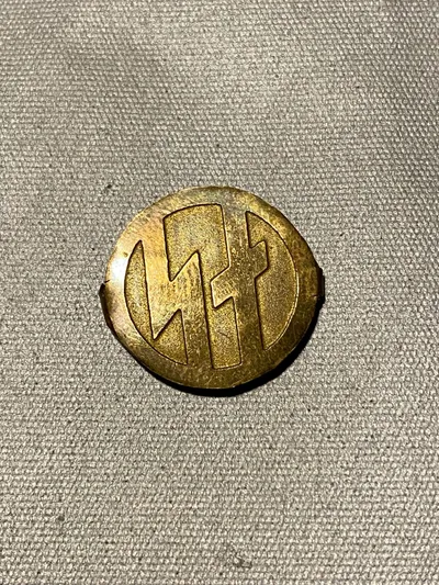 Sjældent originalt dansk SA kasket mærke med indtakte splitter