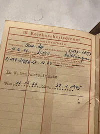 Originalt tysk wehrpas med sjældent tilhørende etui
