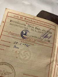 Originalt tysk wehrpas med sjældent tilhørende etui