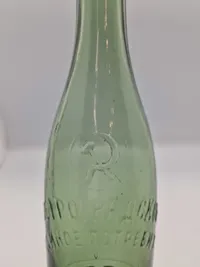 Original russisk flaske med hammer og segl