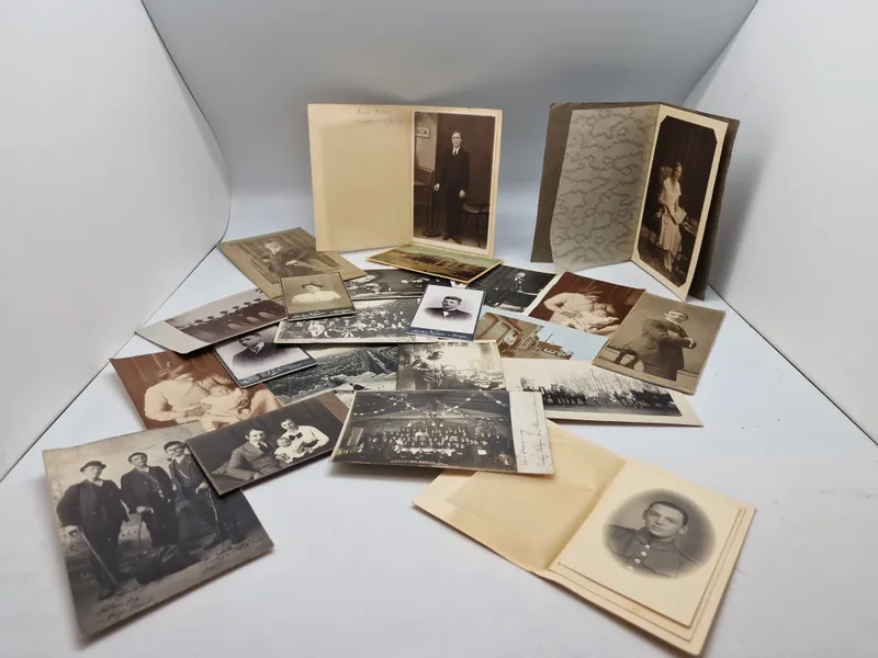 Samling gamle fotos