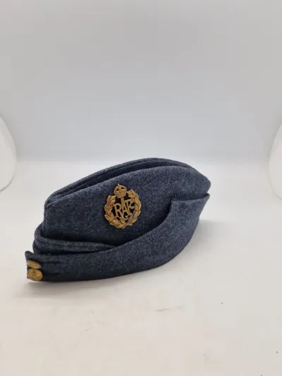 Original Engelsk RAF skråhue 1943 dateret, super stand