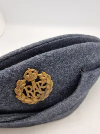 Original Engelsk RAF skråhue 1943 dateret, super stand