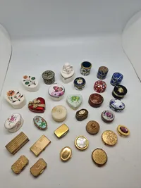 Stor samling pille æsker