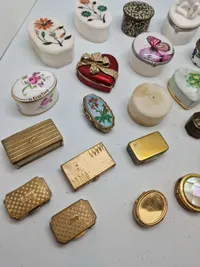 Stor samling pille æsker