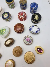 Stor samling pille æsker