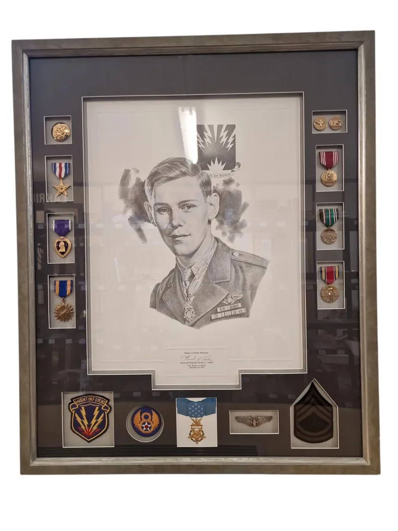 Stor Tavle fraUS Medal of honour vinner med tegning og signatur 71x86 ( Skal hentes i Vordingborg eller leveres personligt )