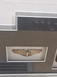 Stor Tavle fraUS Medal of honour vinner med tegning og signatur 71x86 ( Skal hentes i Vordingborg eller leveres personligt )