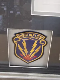 Stor Tavle fraUS Medal of honour vinner med tegning og signatur 71x86 ( Skal hentes i Vordingborg eller leveres personligt )