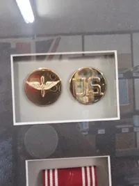Stor Tavle fraUS Medal of honour vinner med tegning og signatur 71x86 ( Skal hentes i Vordingborg eller leveres personligt )