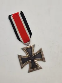 Originalt Tysk Jernkors med fremstiller