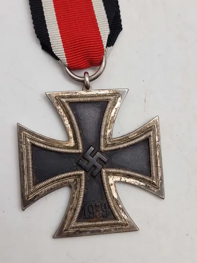 Originalt Tysk Jernkors med fremstiller