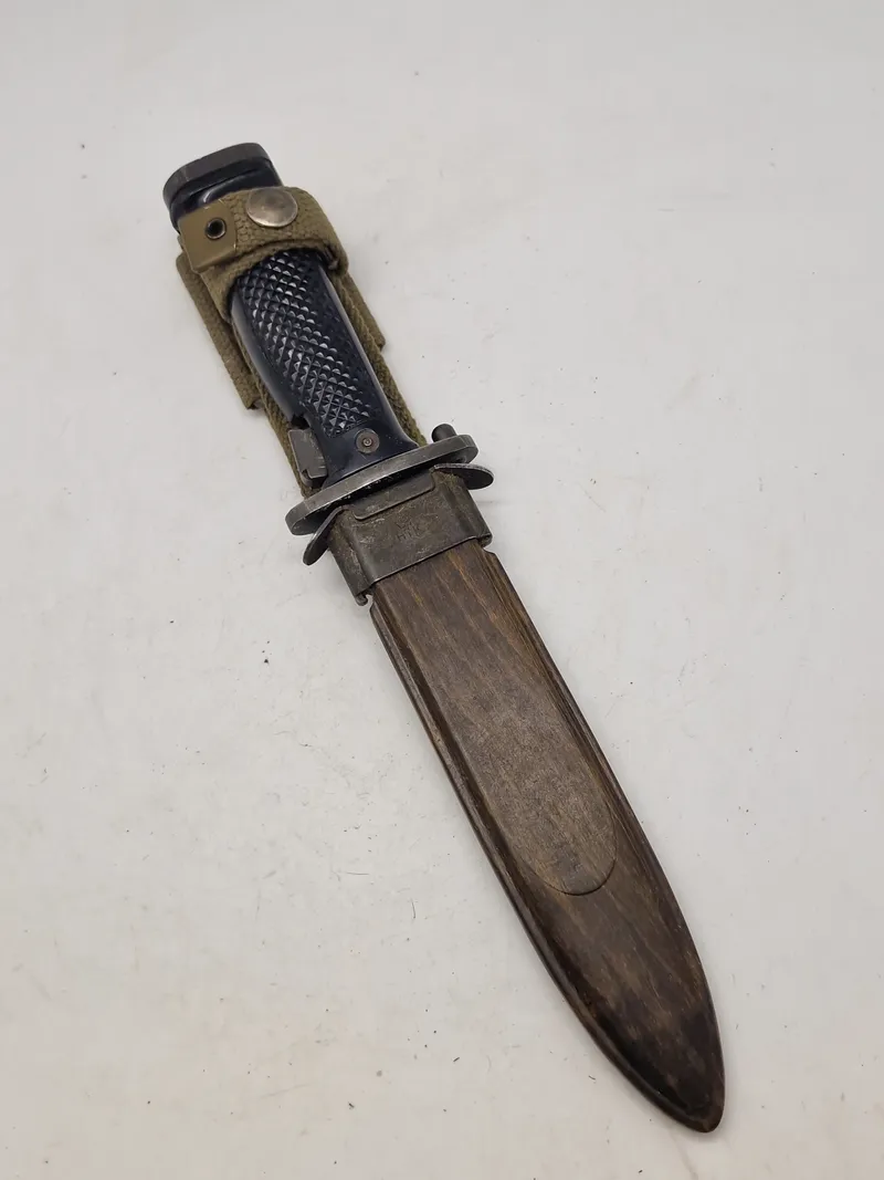 Original M/62 skyttegravskniv.