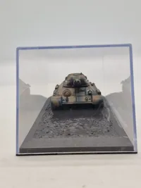 Militært model køretøj med æske