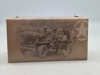 Militært model køretøj med æske