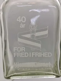 Dramflaske og glas - Frihedskampens veteraner