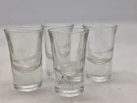 Dramflaske og glas - Frihedskampens veteraner