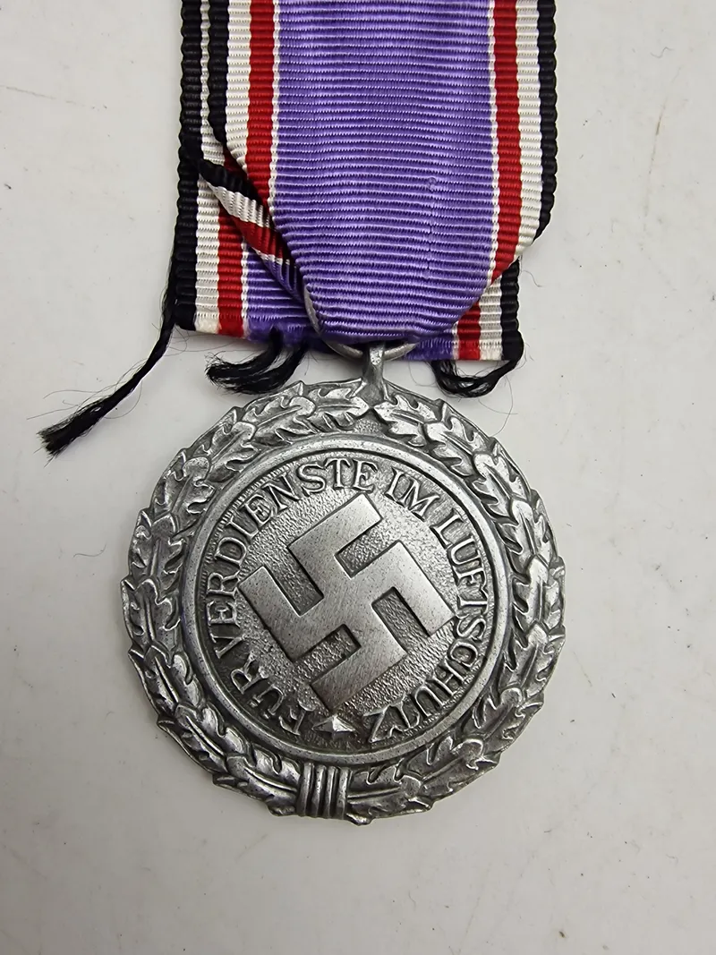 Original  Luftschutz Medal 2nd Class WW2, tung