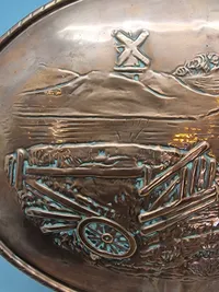 Original 1864 plakette med Dybbøl mølle i baggrunden