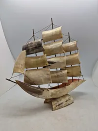 Veludført skib lavet af horn