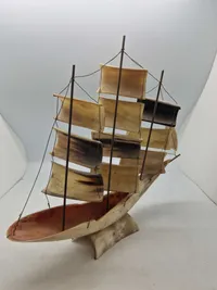 Veludført skib lavet af horn