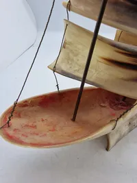 Veludført skib lavet af horn