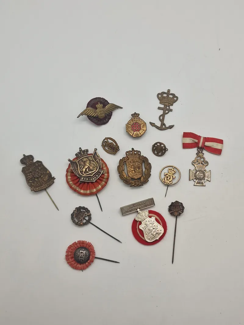 Samling diverse pins