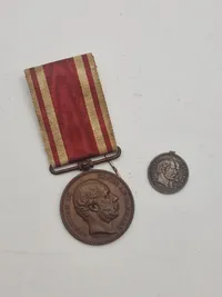 Original 1864 medalje, samt miniature dobbelt medalje
