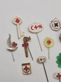 Samling diverse røde kors