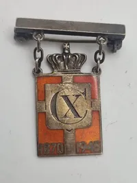 Samling Kong Christian X effekter, herunder kongemærker lavet af Georg Jensen