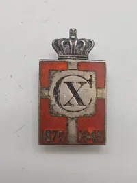 Samling Kong Christian X effekter, herunder kongemærker lavet af Georg Jensen