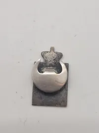 Samling Kong Christian X effekter, herunder kongemærker lavet af Georg Jensen