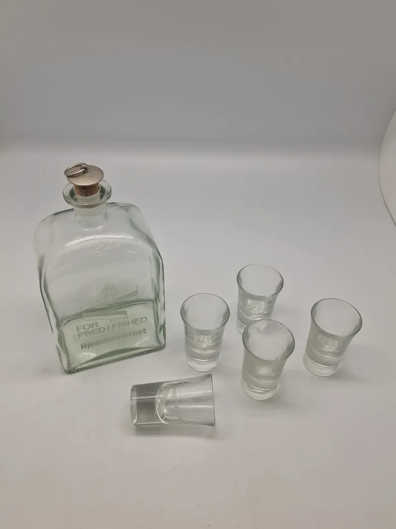 Original snapseflaske med glas - HJV