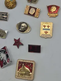 Samling diverse pins