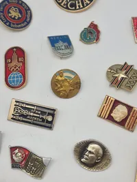 Samling diverse pins
