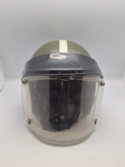 Original Bundeswehrhelm.
Krad Melder Helm