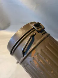 Original tysk beholder til gasmaske - genbrugt af SøArtilleriet