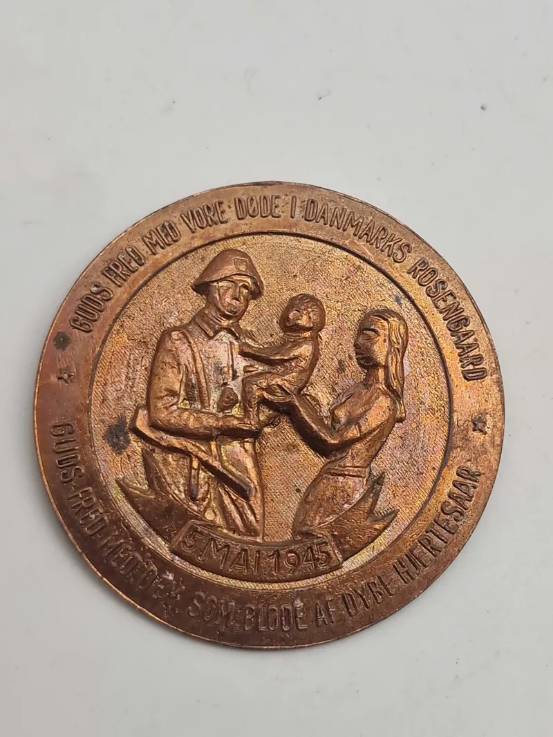 Original pin fra maj dagene 1945