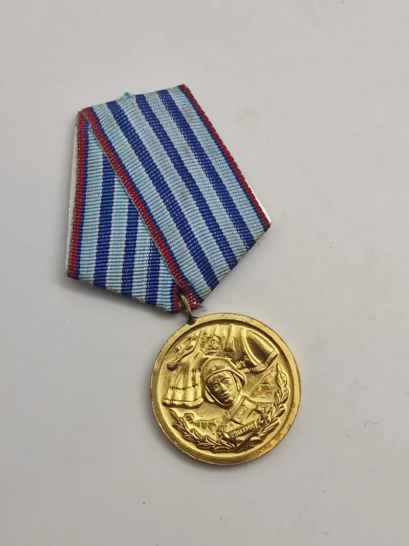 Original bulgarsk medalje for lang og tro tjeneste i de væbnede styrker under den kommunistiske æra