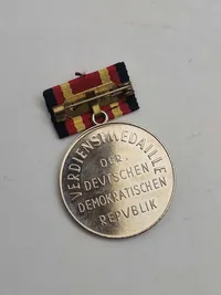 Original "Medal of Merit of the GDR" (Verdienstmedaille der DDR på tysk), som blev indstiftet i 1959.