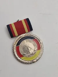 Original "Medal of Merit of the GDR" (Verdienstmedaille der DDR på tysk), som blev indstiftet i 1959.