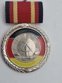 Original "Medal of Merit of the GDR" (Verdienstmedaille der DDR på tysk), som blev indstiftet i 1959.