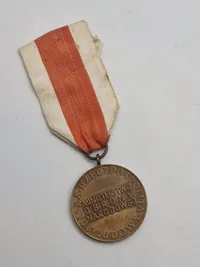 Original Medalje for Fortjeneste for Nationalt Forsvar (Medal Za Zasługi dla Obronności Kraju) - Medaljen blev oprettet den 21. april 1966 og revideret i 1991